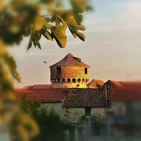 Dida Roko, Rustikalni Apartman S Terasom Kaštela Esterno foto