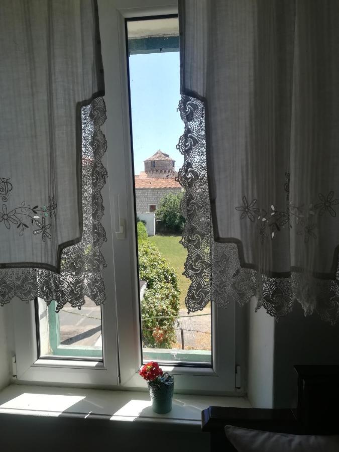 Dida Roko, Rustikalni Apartman S Terasom Kaštela Esterno foto