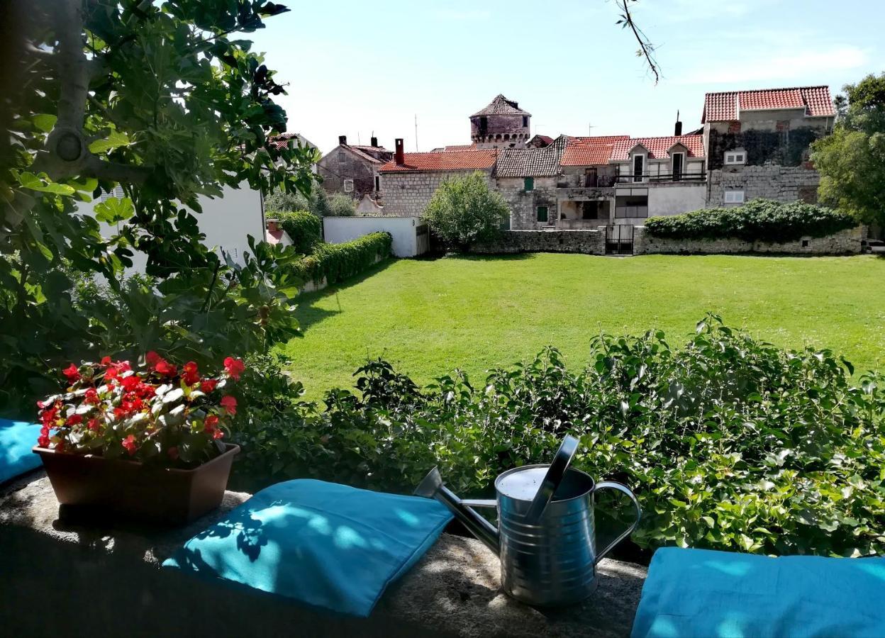Dida Roko, Rustikalni Apartman S Terasom Kaštela Esterno foto