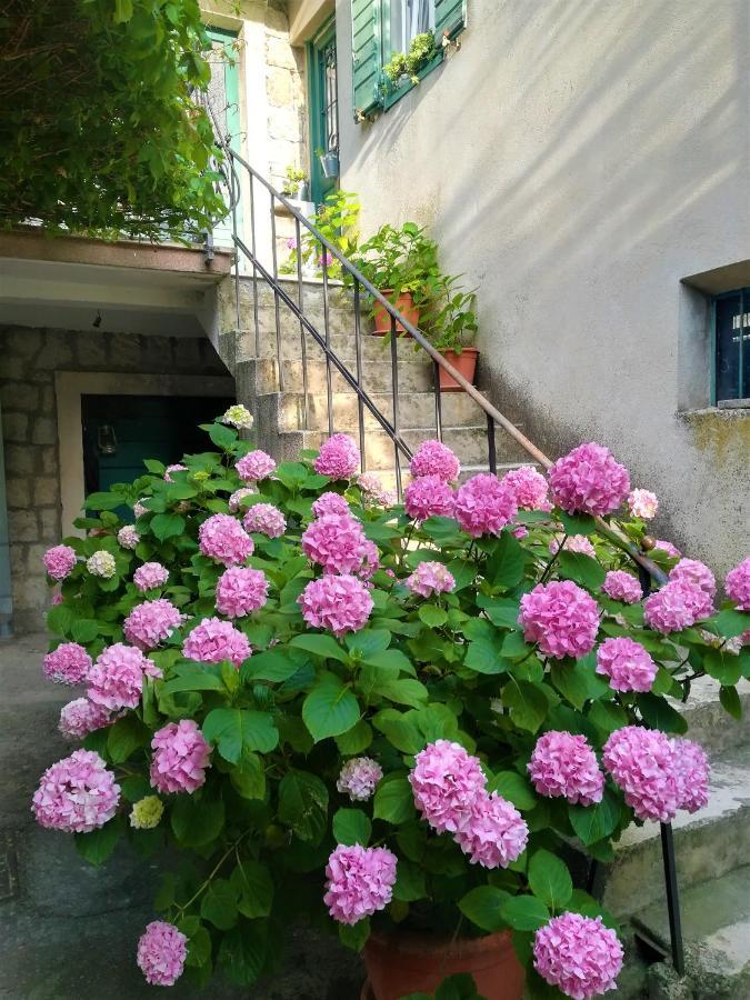 Dida Roko, Rustikalni Apartman S Terasom Kaštela Esterno foto