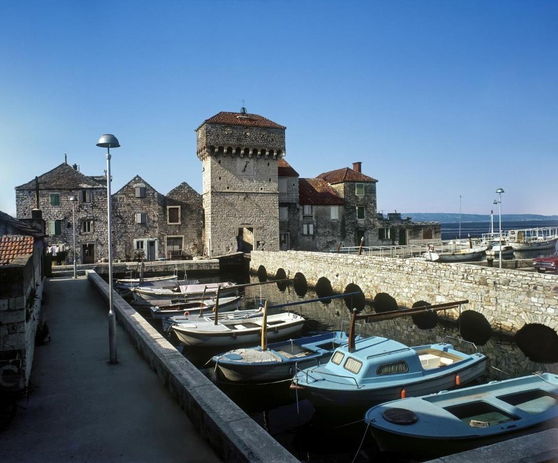 Dida Roko, Rustikalni Apartman S Terasom Kaštela Esterno foto