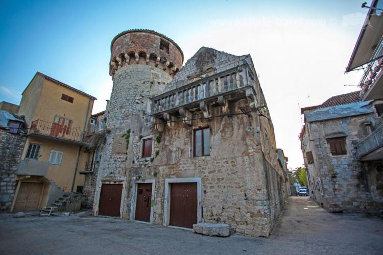 Dida Roko, Rustikalni Apartman S Terasom Kaštela Esterno foto