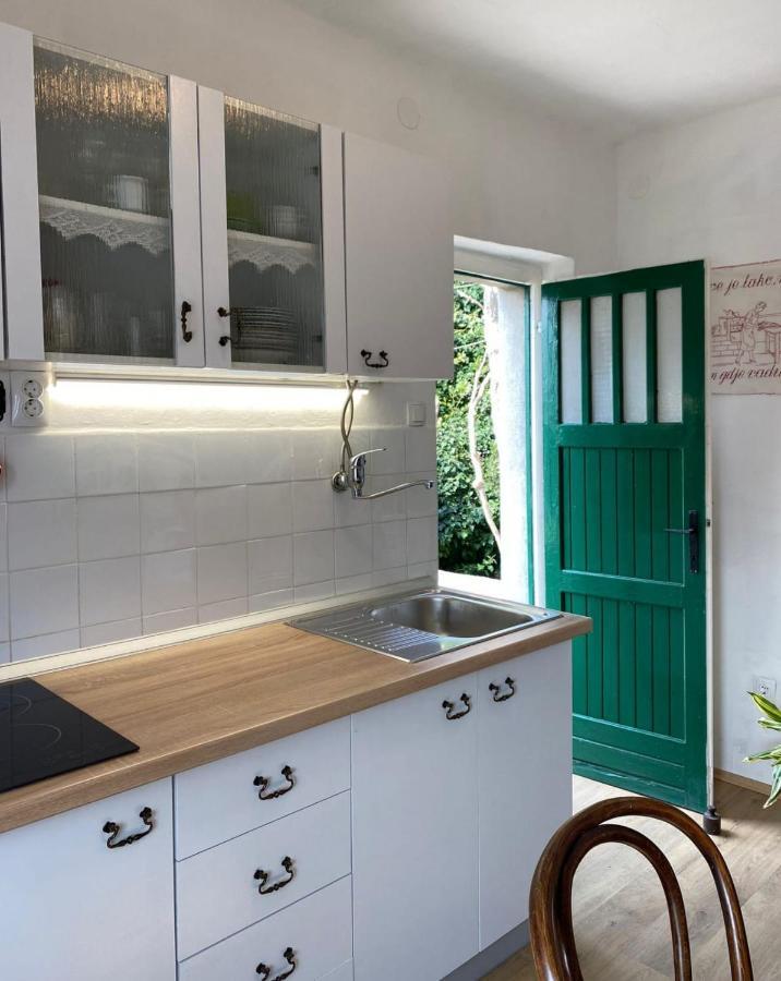 Dida Roko, Rustikalni Apartman S Terasom Kaštela Esterno foto