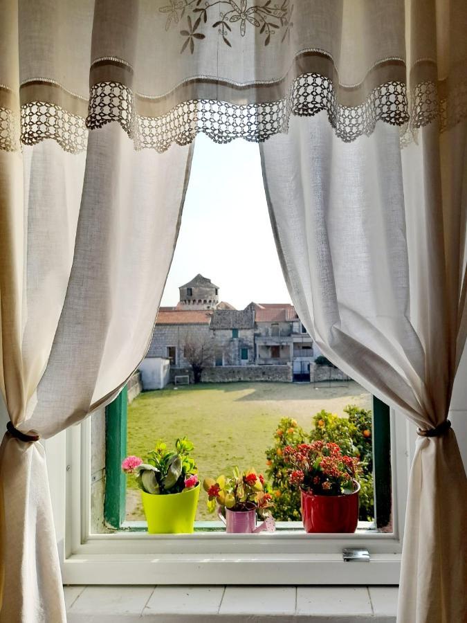 Dida Roko, Rustikalni Apartman S Terasom Kaštela Esterno foto