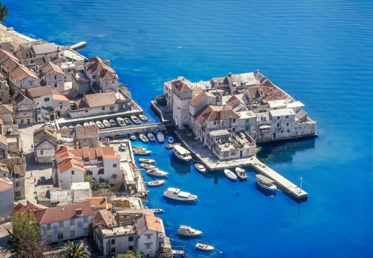 Dida Roko, Rustikalni Apartman S Terasom Kaštela Esterno foto