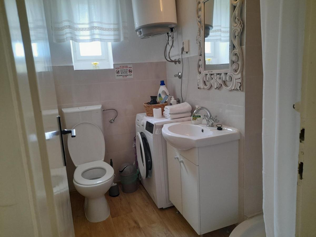 Dida Roko, Rustikalni Apartman S Terasom Kaštela Esterno foto