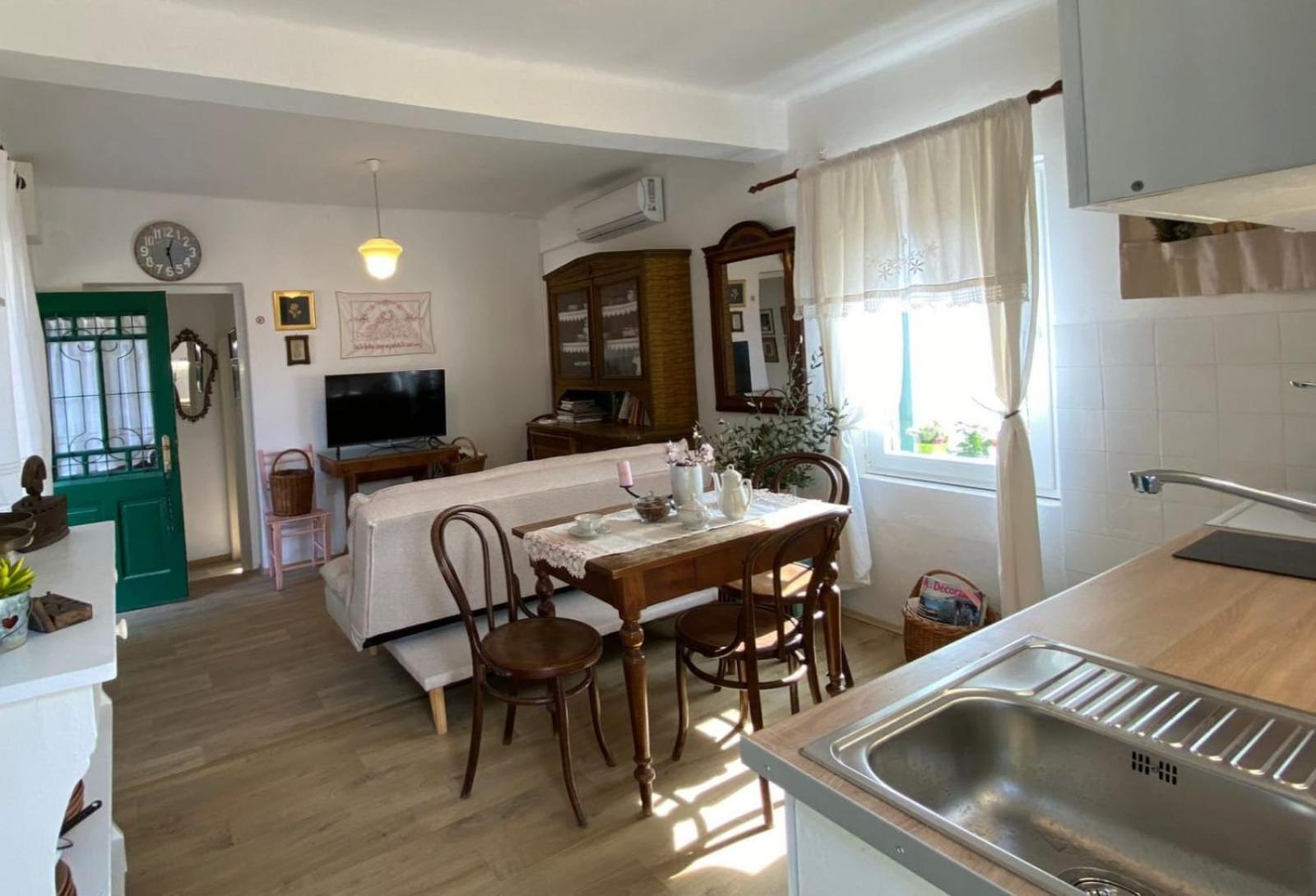 Dida Roko, Rustikalni Apartman S Terasom Kaštela Esterno foto