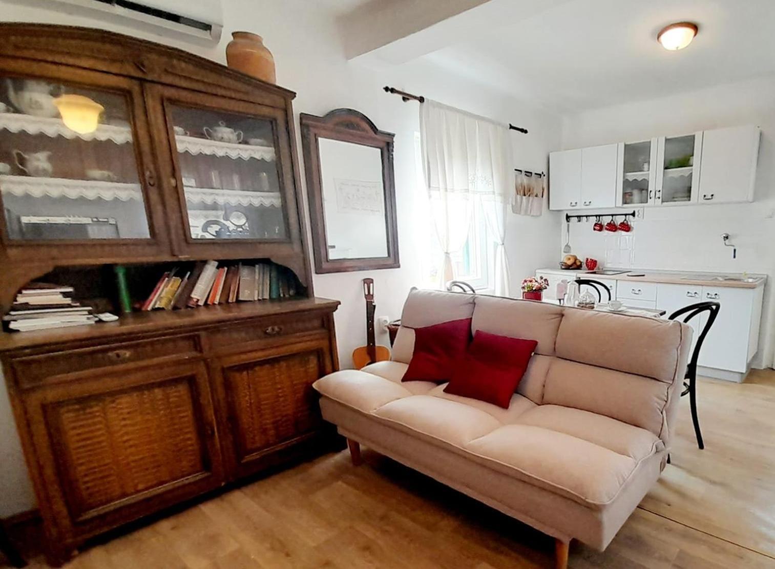 Dida Roko, Rustikalni Apartman S Terasom Kaštela Esterno foto