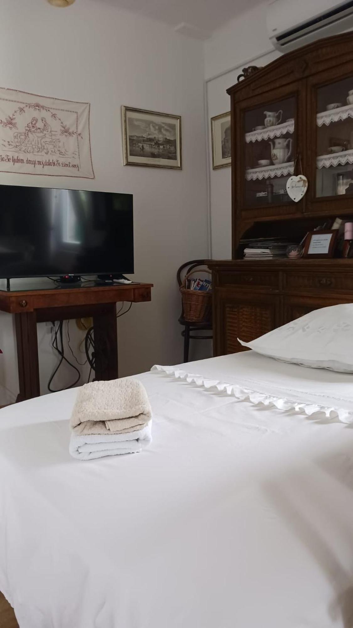Dida Roko, Rustikalni Apartman S Terasom Kaštela Esterno foto